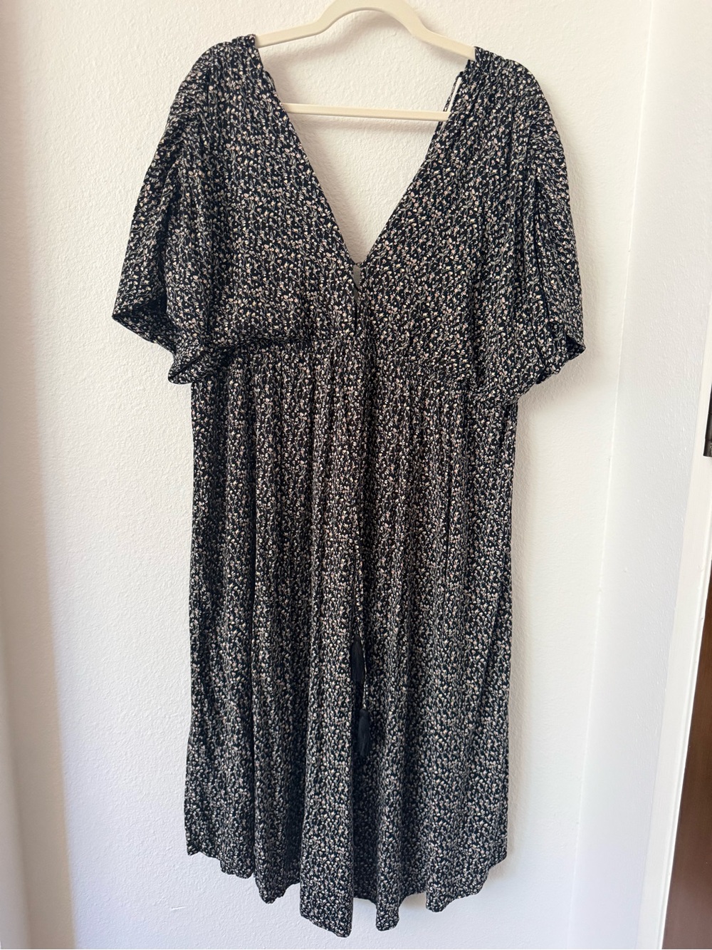 WISHLIST- Short Sleeve Midi Dress with Floral Pattern- Size Large